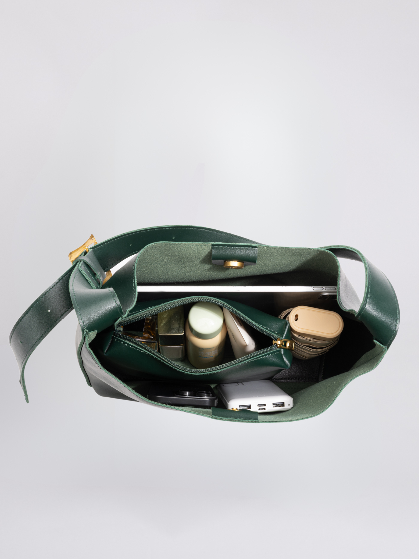 Minimalistische Vegan-Leder-Schultertasche – Schwarz & Bordeaux – Zeitloses Design für jeden Anlass
