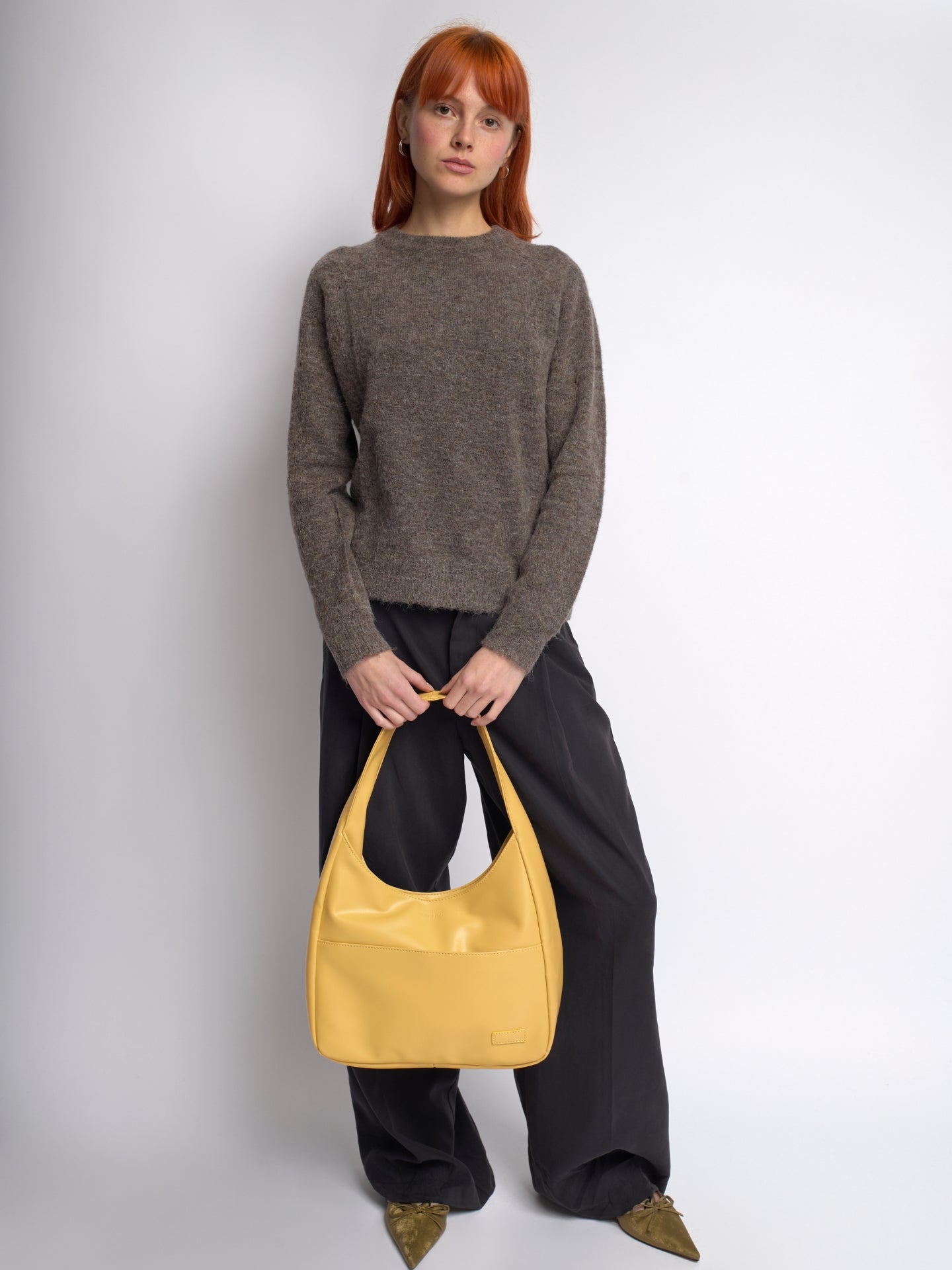 Geräumige Schwarze Schultertasche aus Veganer Leder – Minimalistisches Design