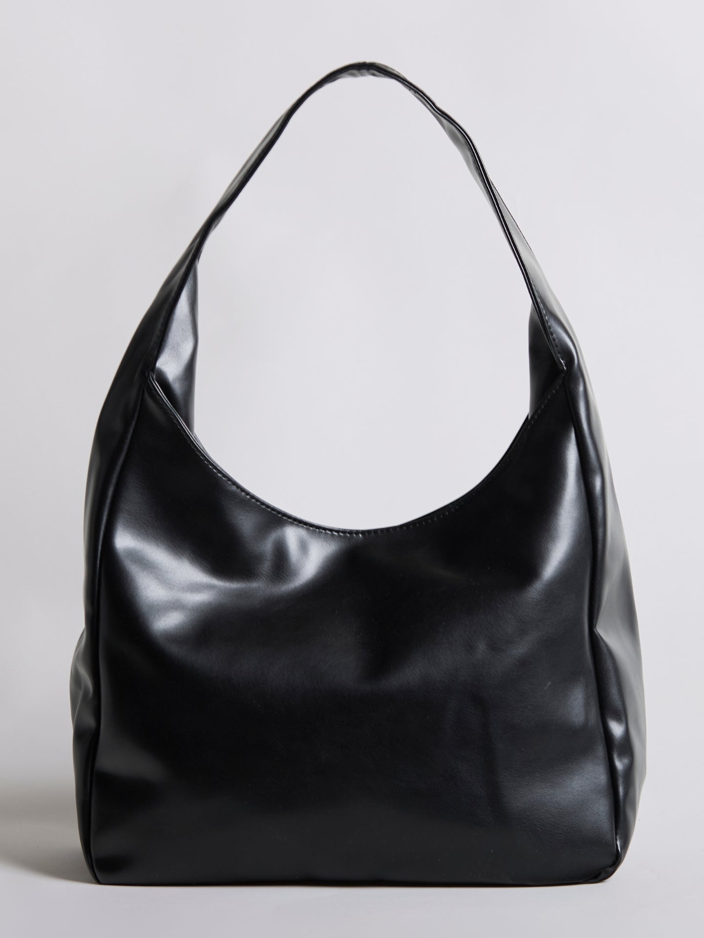 Geräumige Schwarze Schultertasche aus Veganer Leder – Minimalistisches Design