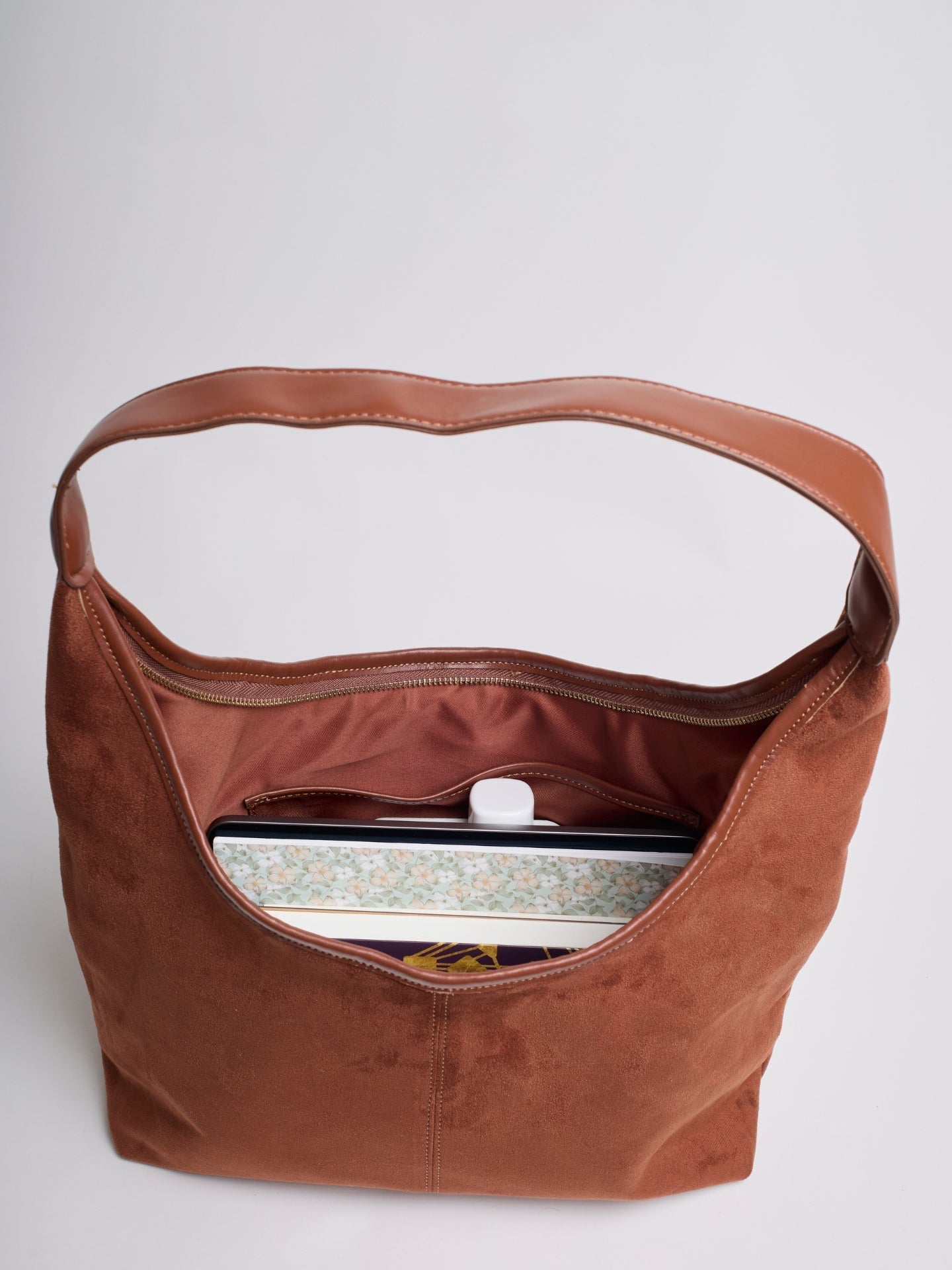 Schwarze Wildleder Schultertasche Damen – Minimalistisches & Geräumiges Design