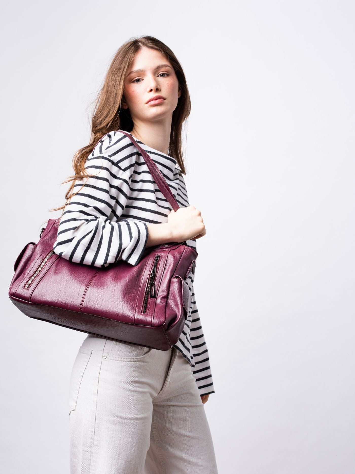 Schwarze Schultertasche Damen mit Seitentaschen – Geräumig & Elegant