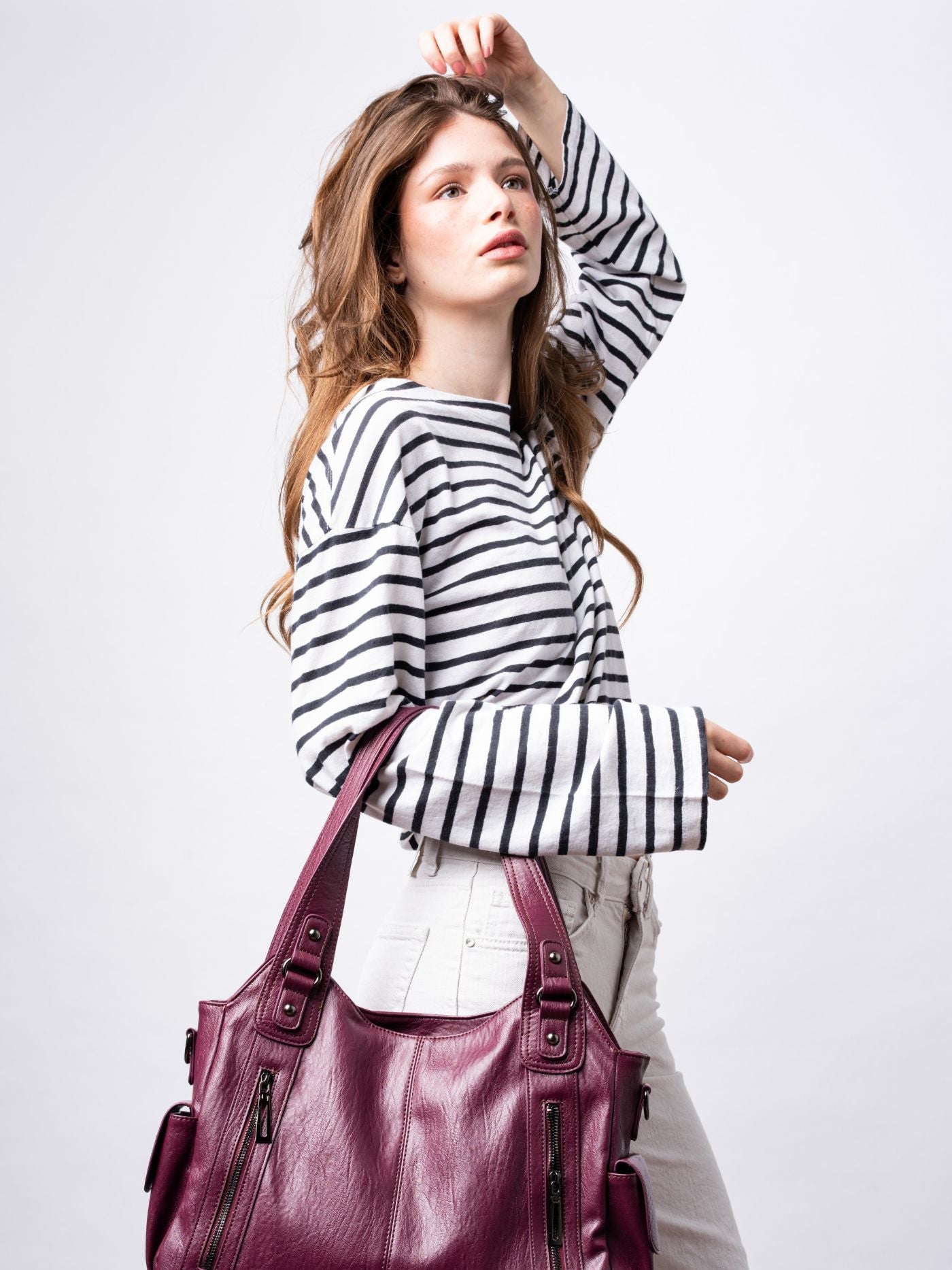 Schwarze Schultertasche Damen mit Seitentaschen – Geräumig & Elegant