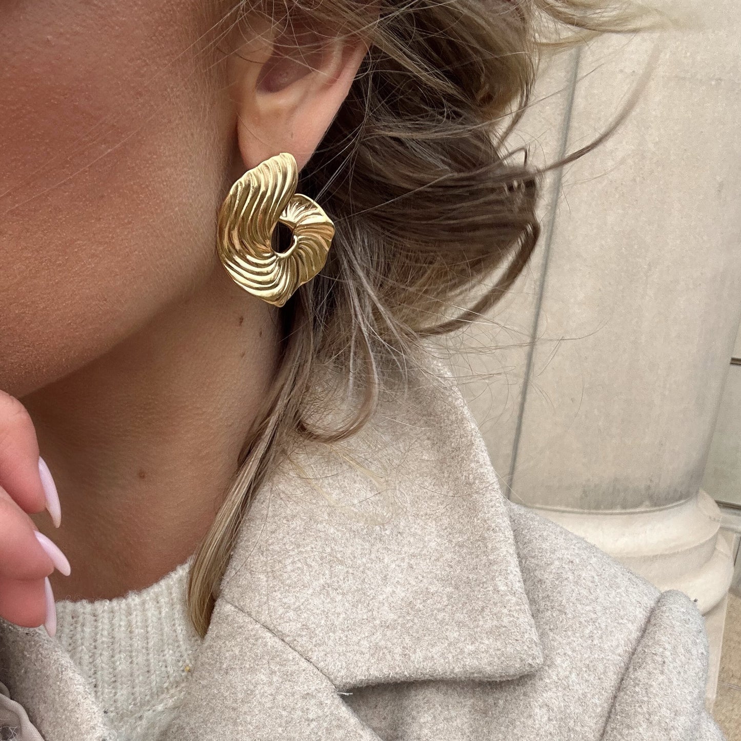 Goldene Statement-Ohrringe aus Edelstahl – Hypoallergen & nickelfrei