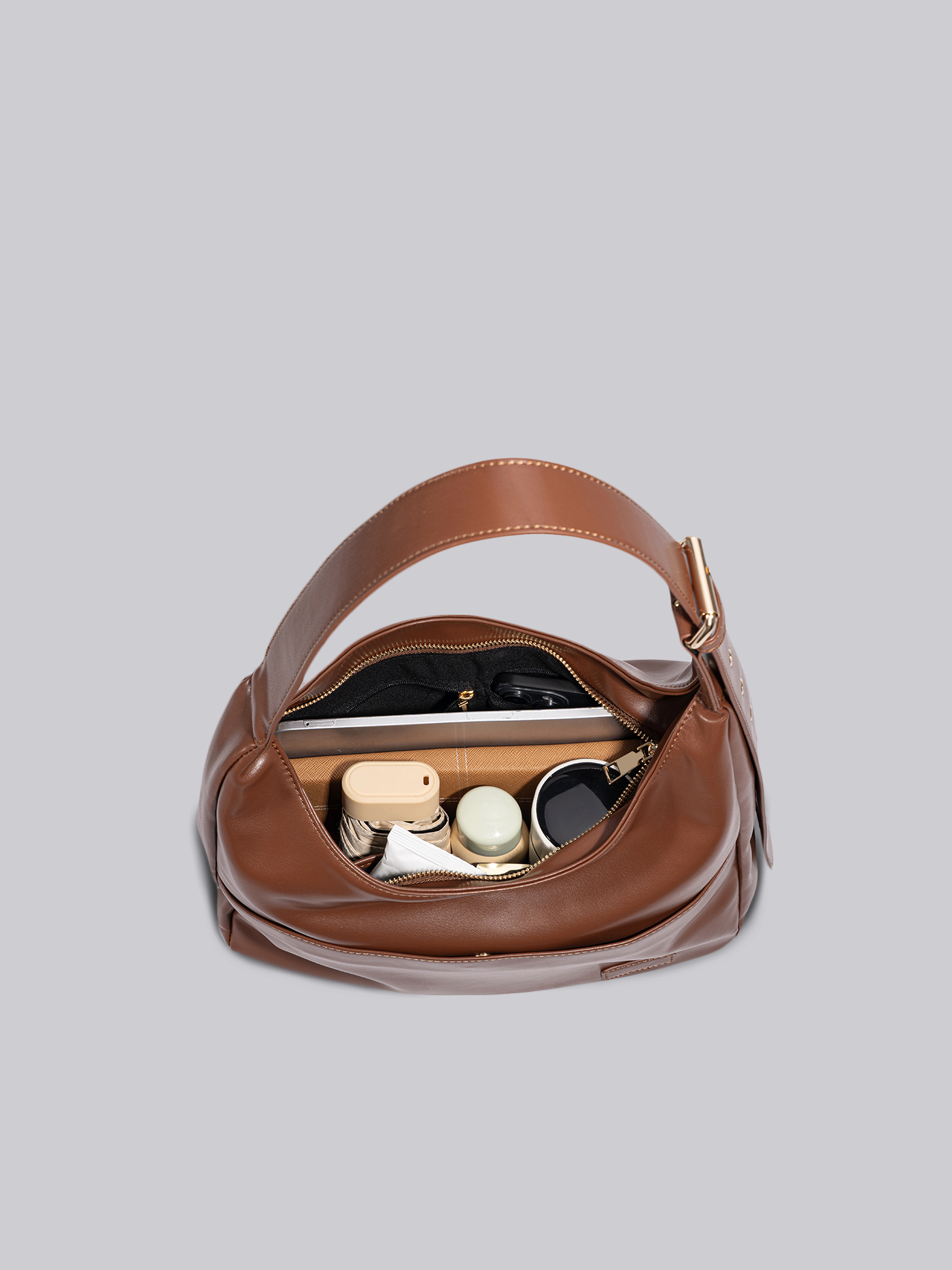 Schwarze Schultertasche Damen – Minimalistisches & geräumiges Design aus veganem Leder