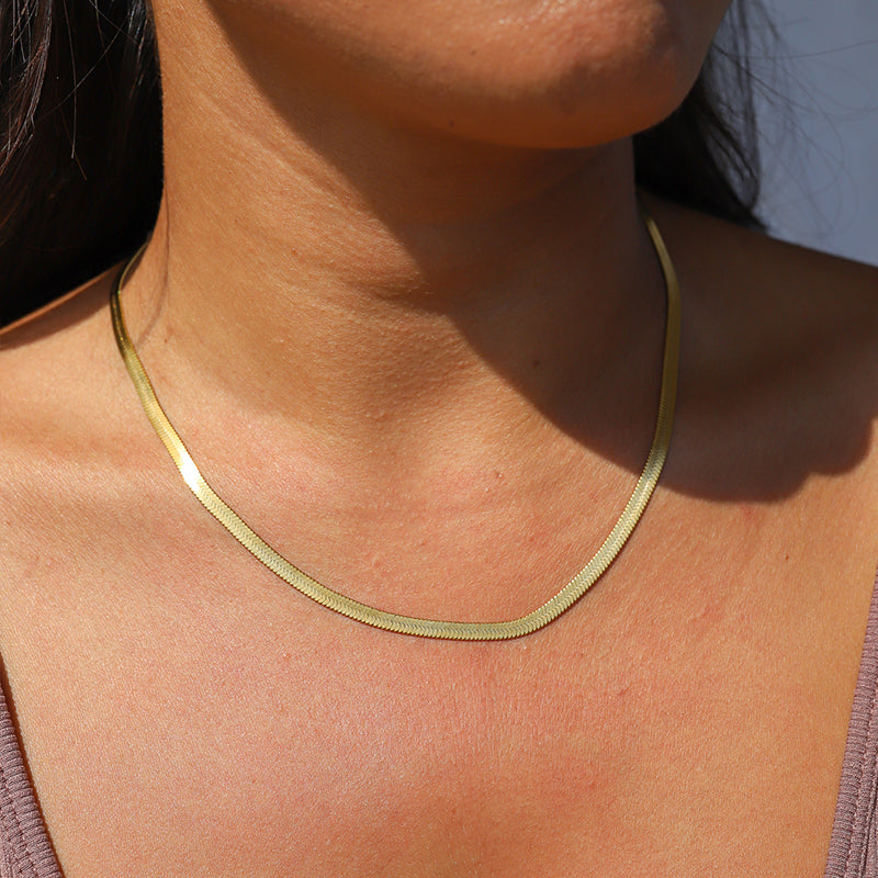 Goldfarbene Snake Chain Halskette – Minimalistisches Design, 18K Vergoldung, 45 cm – Perfekt für Layering & Alltag