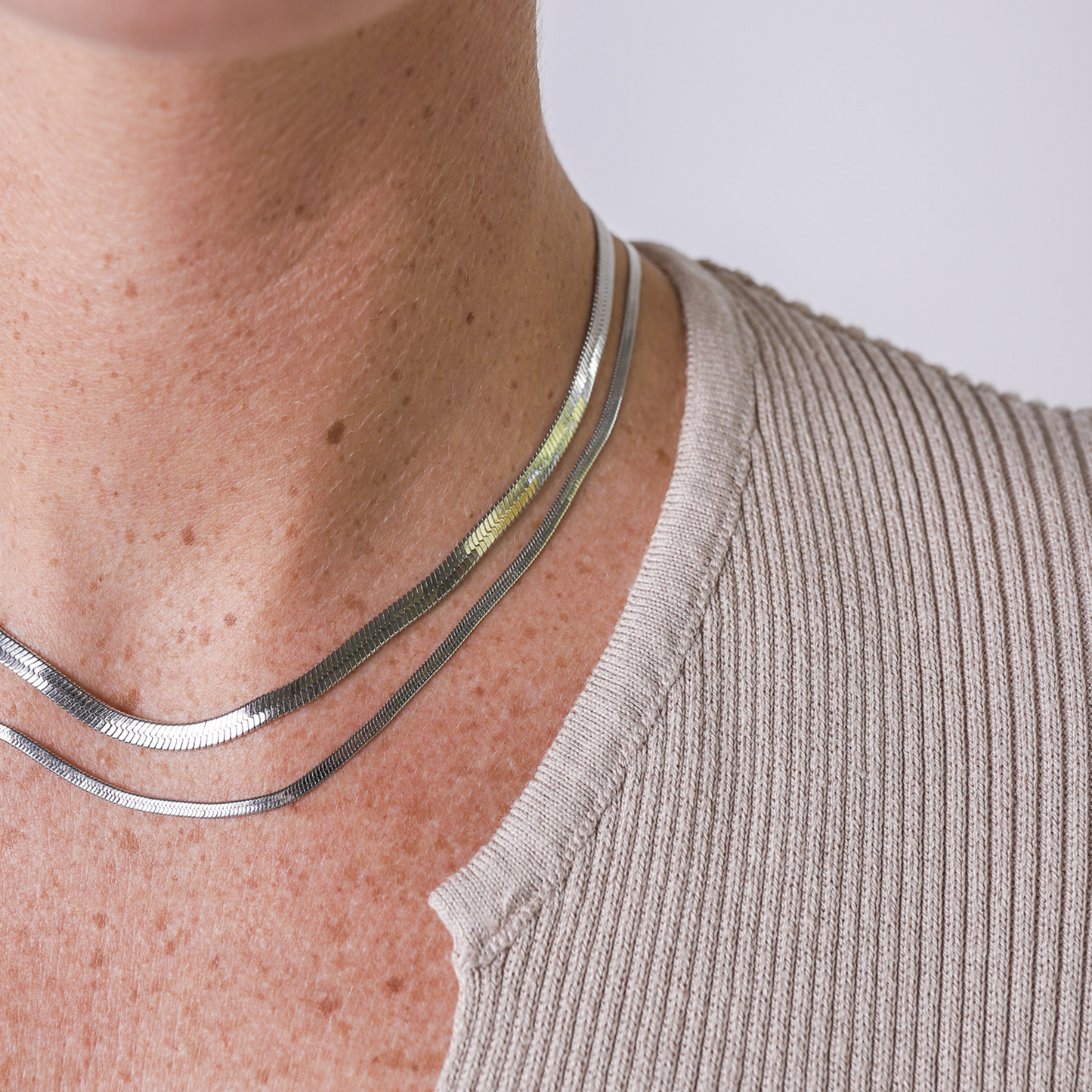 Goldfarbene Snake Chain Halskette – Minimalistisches Design, 18K Vergoldung, 45 cm – Perfekt für Layering & Alltag