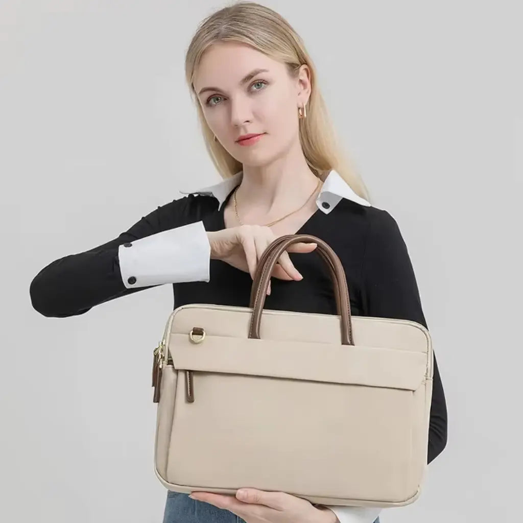 Beige Laptoptasche für Damen – Elegant, wasserabweisend & 16" kompatibel