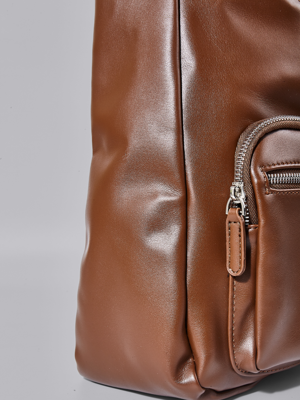 Moderne Schultertasche Damen mit Fronttaschen – Veganes Leder in Schwarz & Rot
