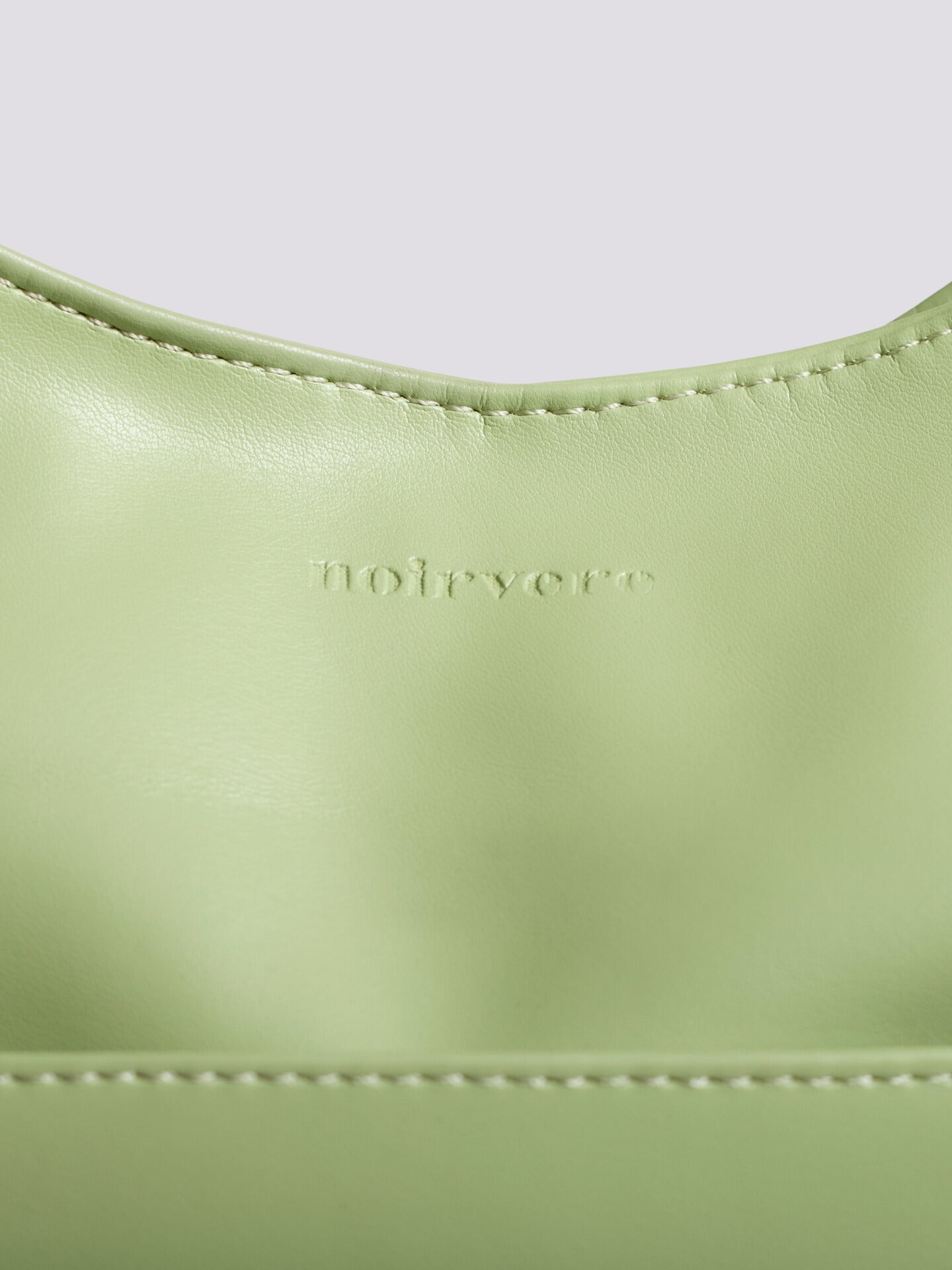 Geräumige Schwarze Schultertasche aus Veganer Leder – Minimalistisches Design