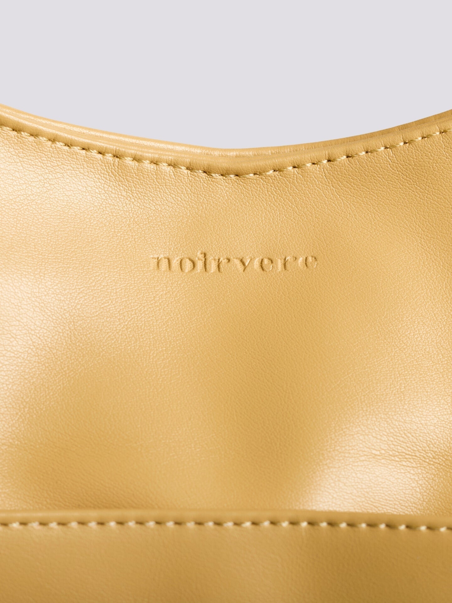 Geräumige Schwarze Schultertasche aus Veganer Leder – Minimalistisches Design