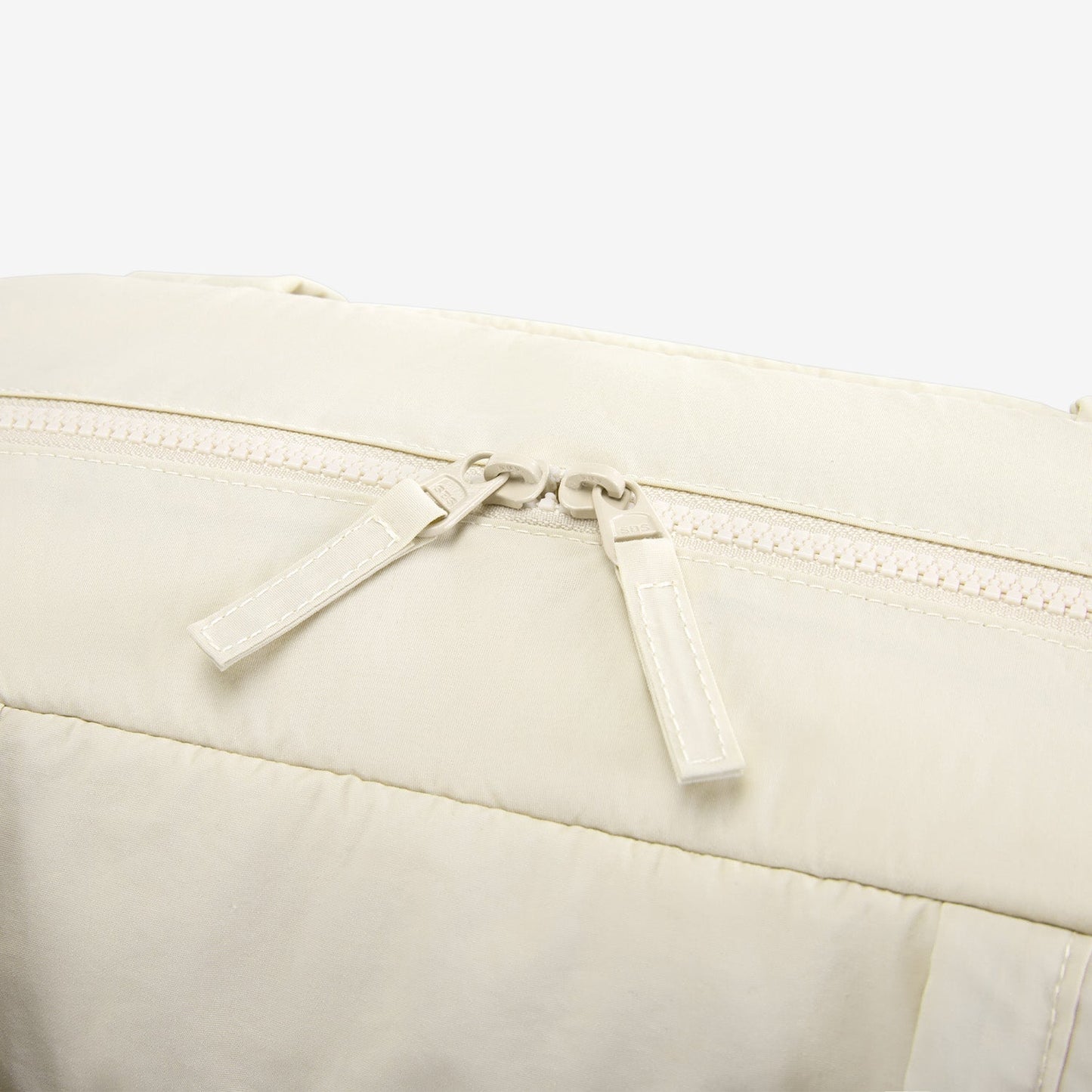 Reisetasche für Handgepäck – Leicht & Wasserabweisend mit Trolley-Gurt & PVC-Fach