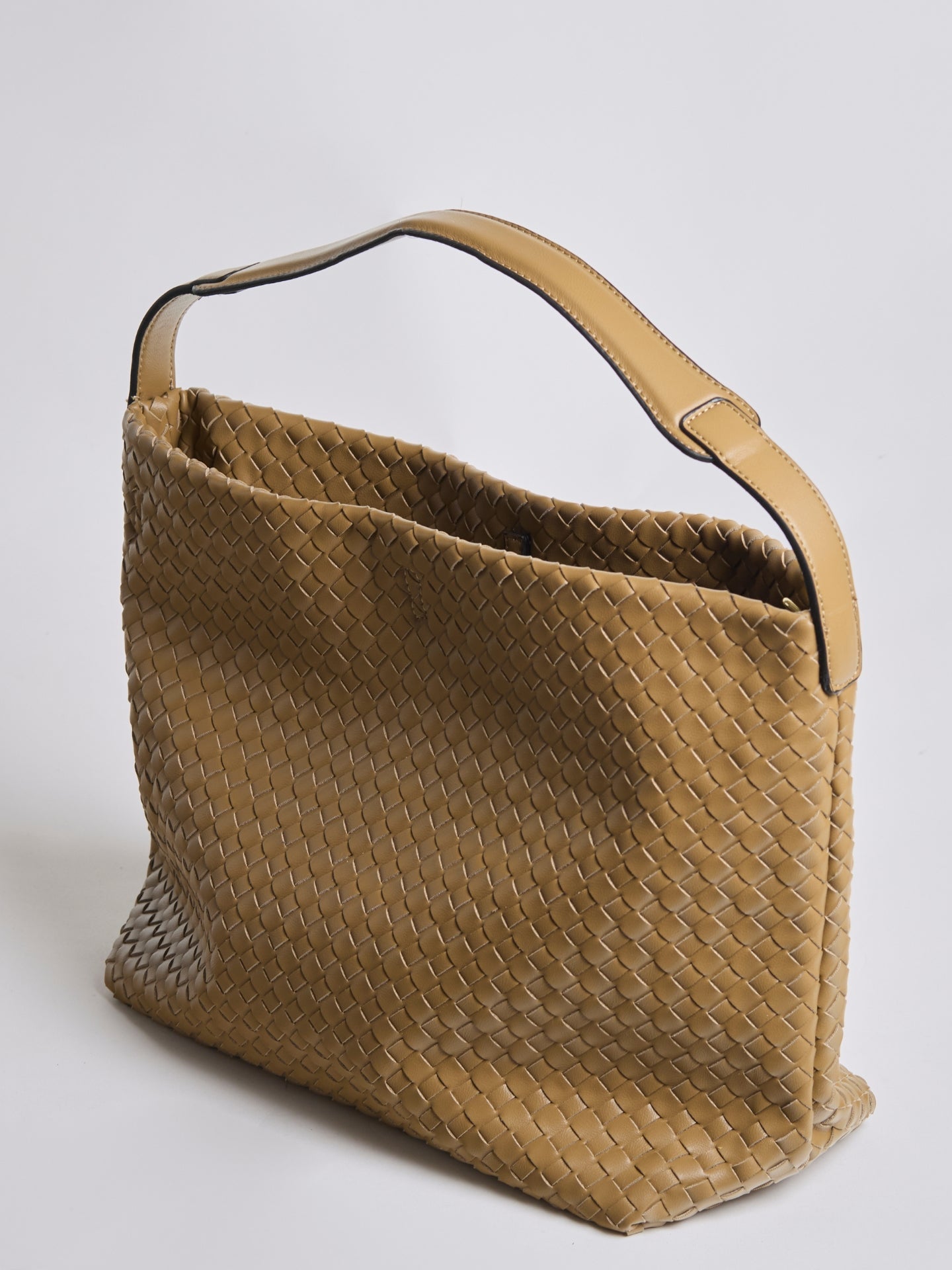 Liorra Vegane Geflochtene Hobo Schultertasche – Stilvoll, Geräumig & Elegant