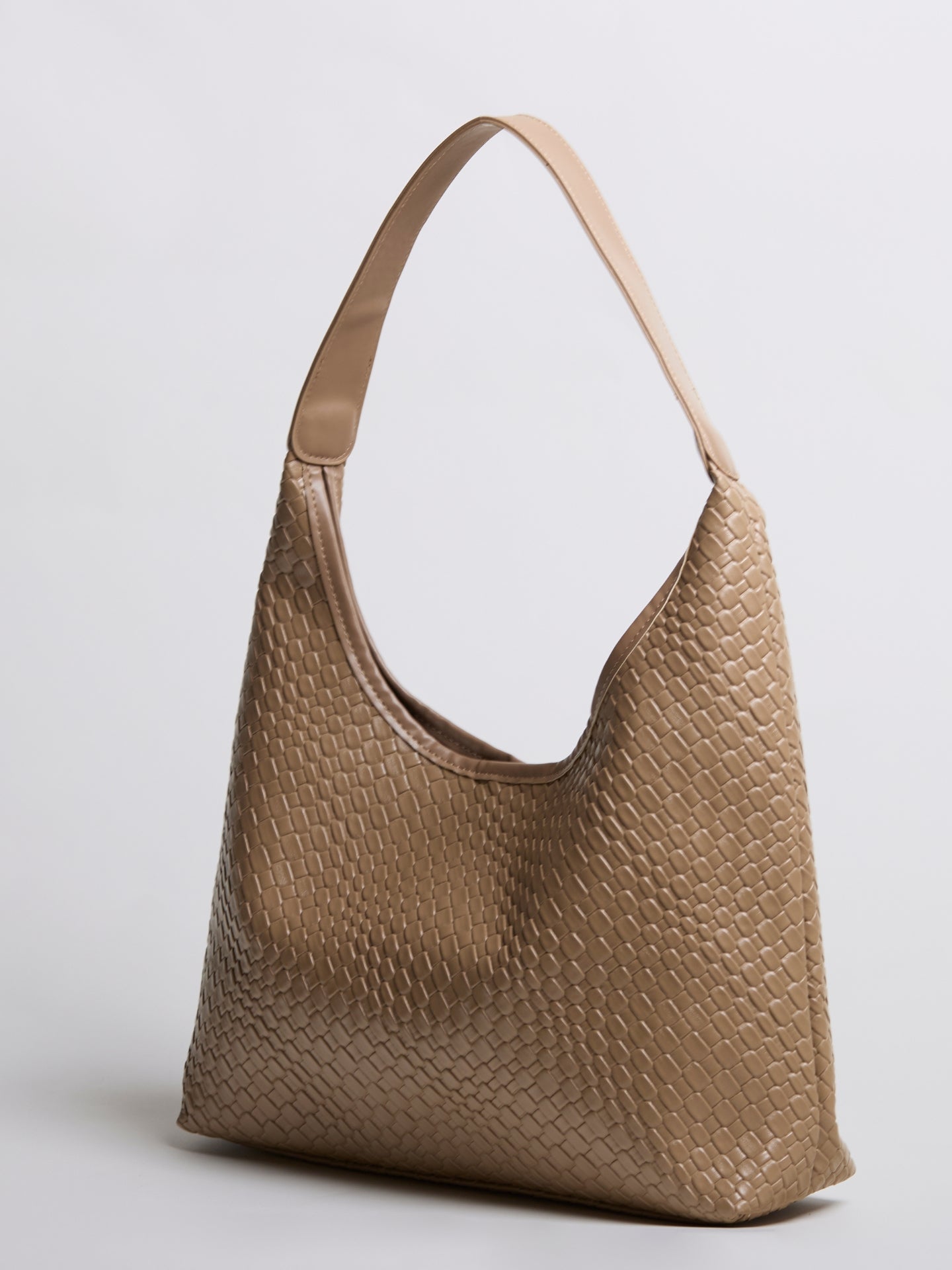 Luxuriöse Geflochtene Schultertasche mit Etui – Geräumig, Stilvoll & Nachhaltig