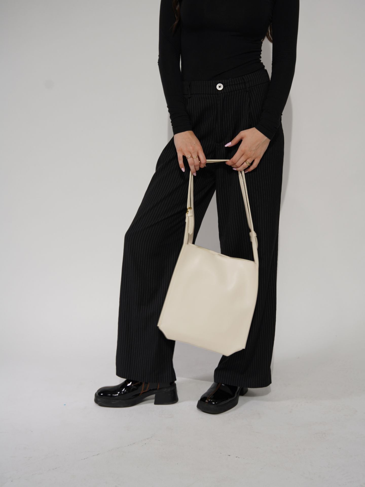 Minimalistische Schultertasche Damen – Schwarz & Braun, Geräumig & Elegant