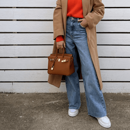 Ikonische Luxus-Handtasche aus veganem Leder mit goldenen Akzenten – Stilvolles Design für Damen
