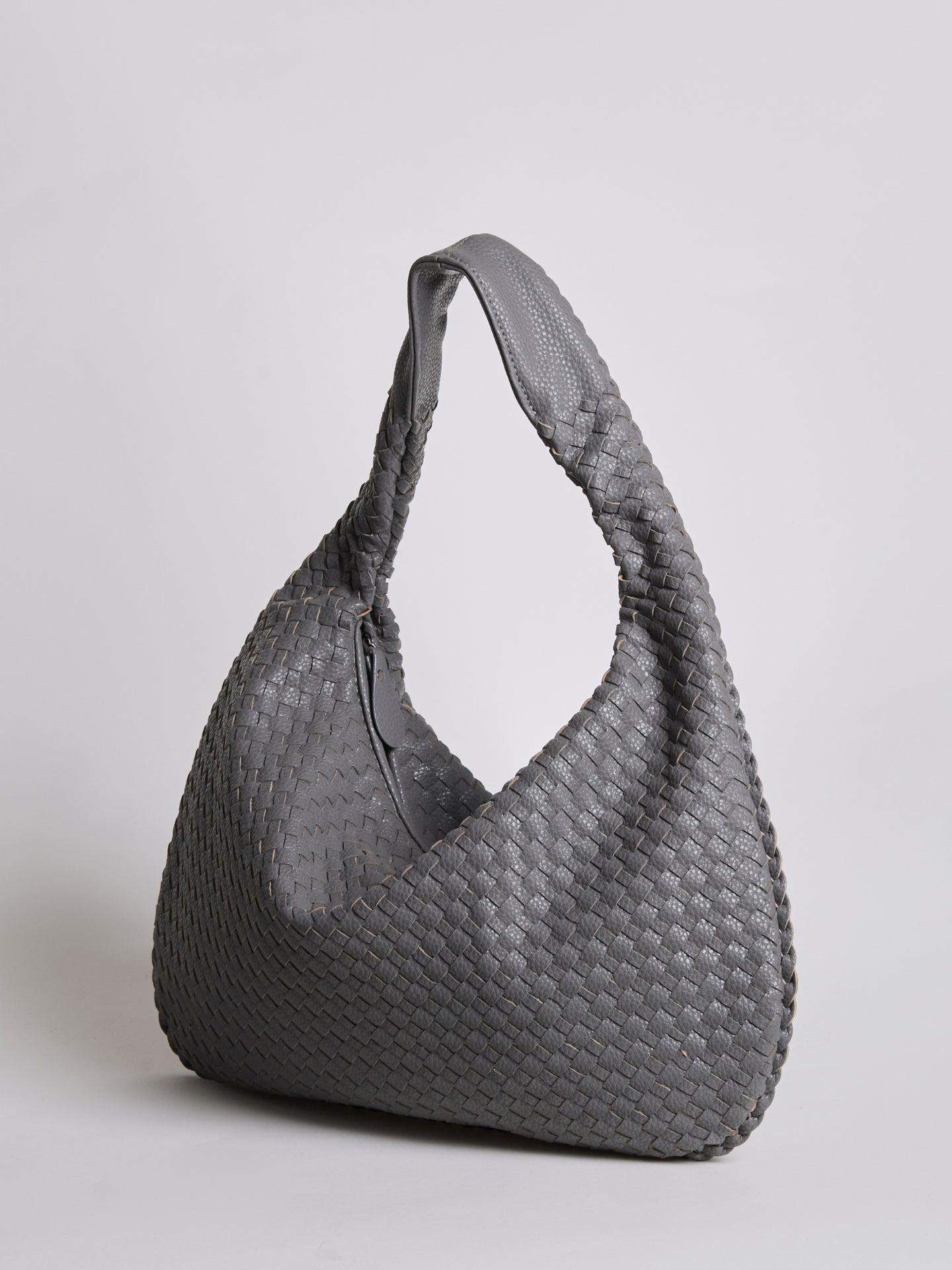 Luxuriöse Geflochtene Schultertasche für Damen – Schwarz und Rot – Geräumig & Stilvoll