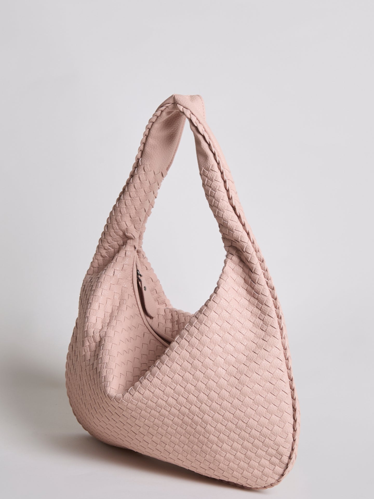 Luxuriöse Geflochtene Schultertasche für Damen – Schwarz und Rot – Geräumig & Stilvoll