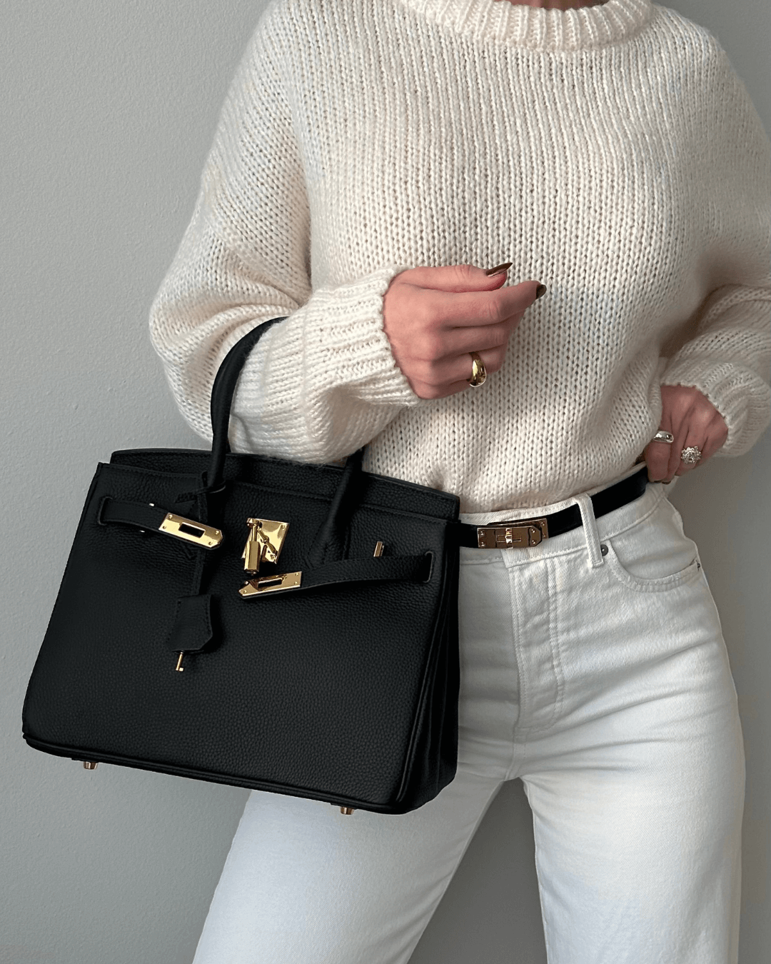 Ikonische Luxus-Handtasche aus veganem Leder mit goldenen Akzenten – Stilvolles Design für Damen