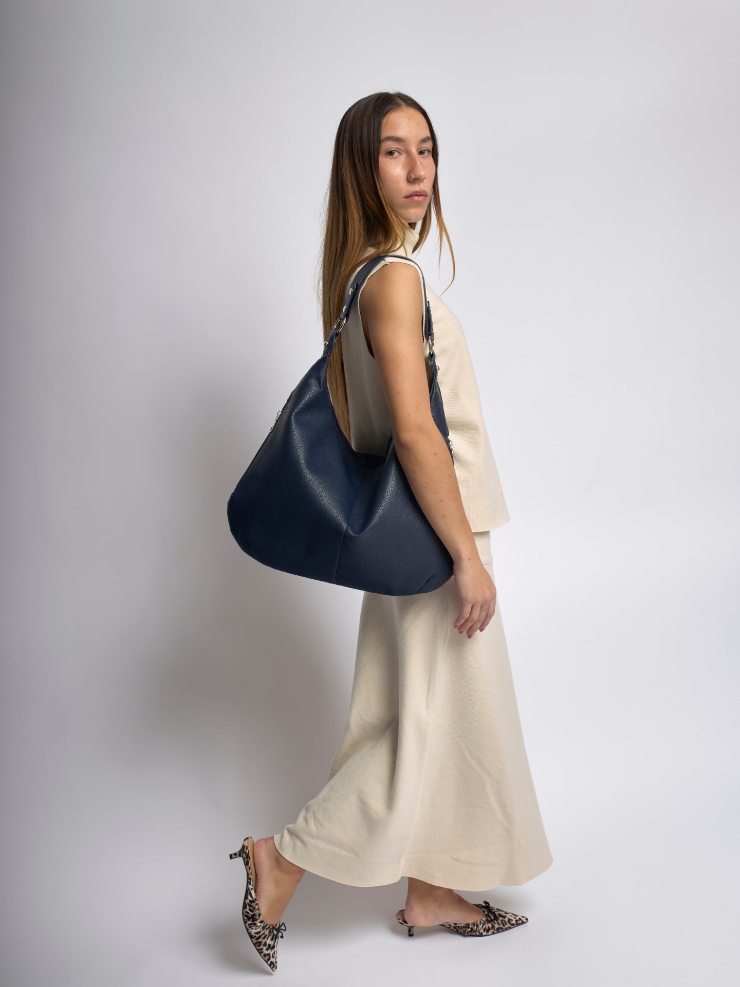 Große Schultertasche Damen – Veganes Leder in Schwarz & Lila