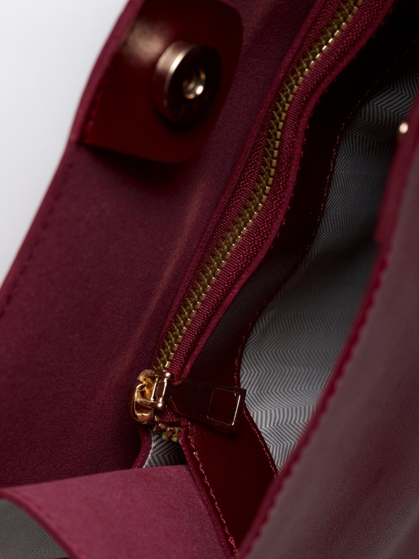Minimalistische Schultertasche Damen – Schwarz & Braun, Geräumig & Elegant