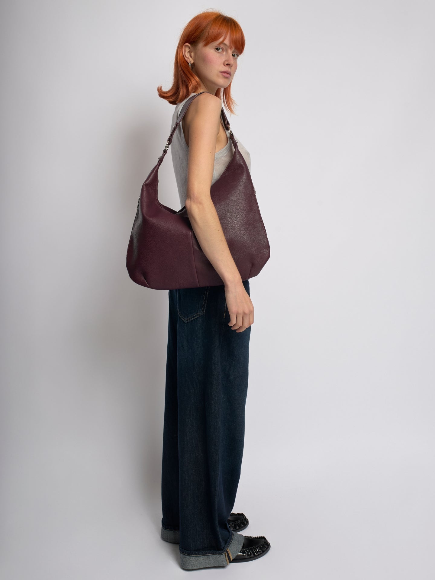 Große Schultertasche Damen – Veganes Leder in Schwarz & Lila
