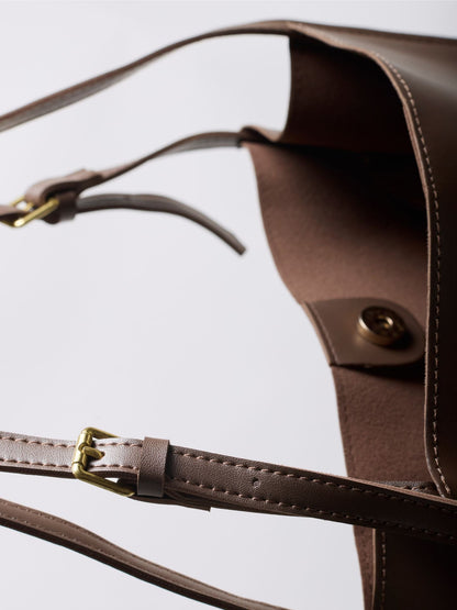 Minimalistische Schultertasche Damen – Schwarz & Braun, Geräumig & Elegant