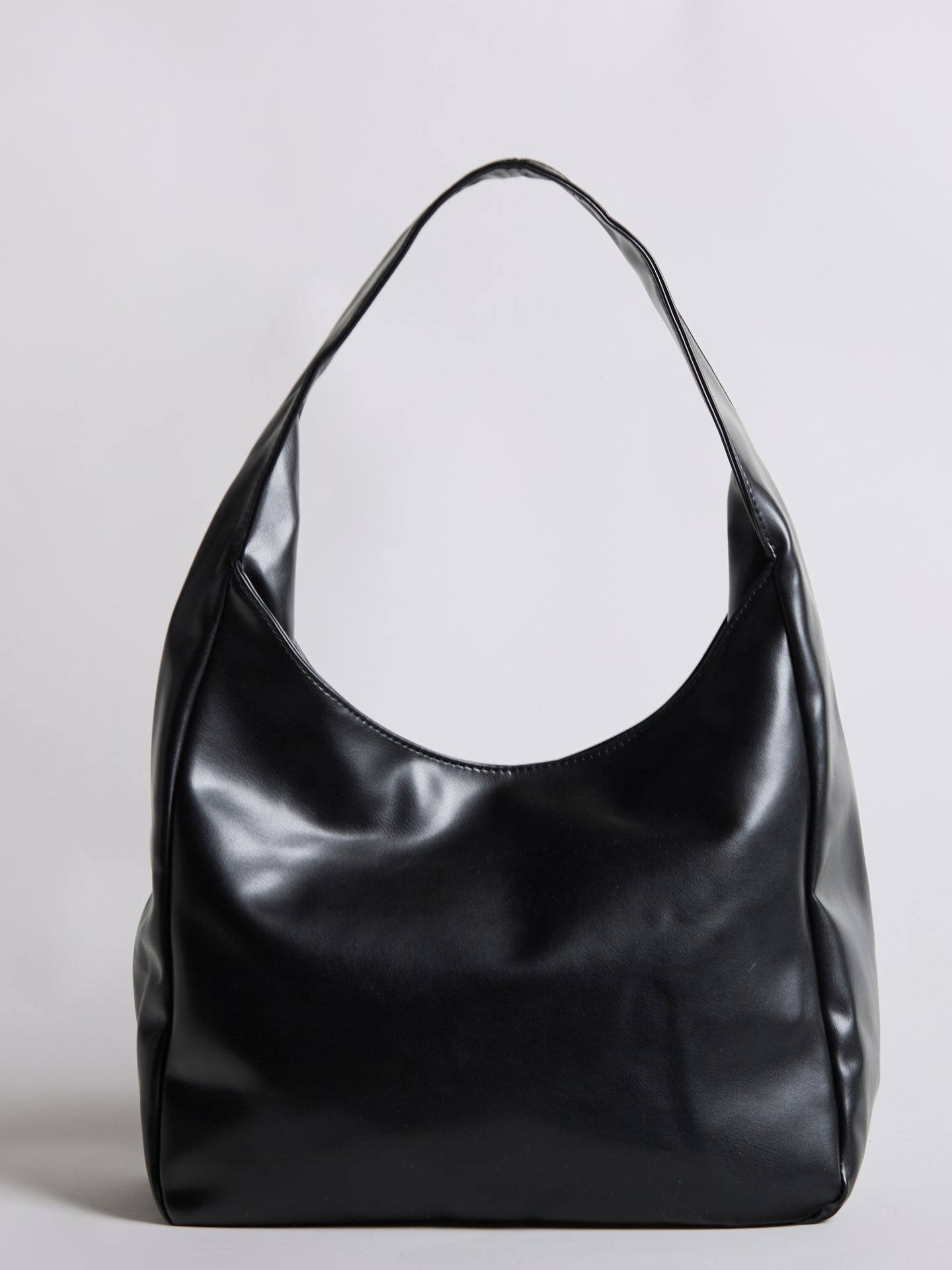 Geräumige Schwarze Schultertasche aus Veganer Leder – Minimalistisches Design