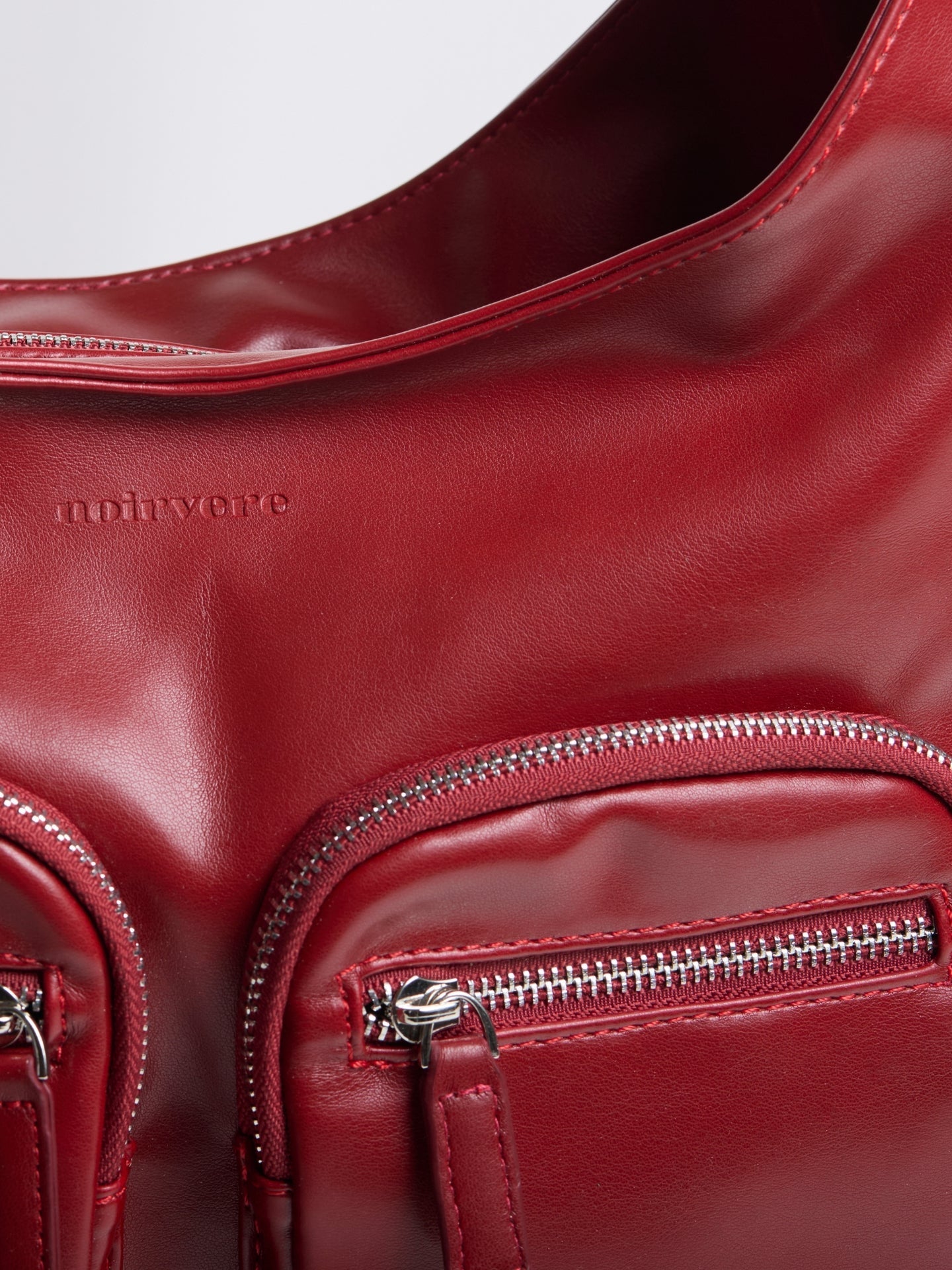 Moderne Schultertasche Damen mit Fronttaschen – Veganes Leder in Schwarz & Rot
