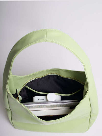 Geräumige Schwarze Schultertasche aus Veganer Leder – Minimalistisches Design