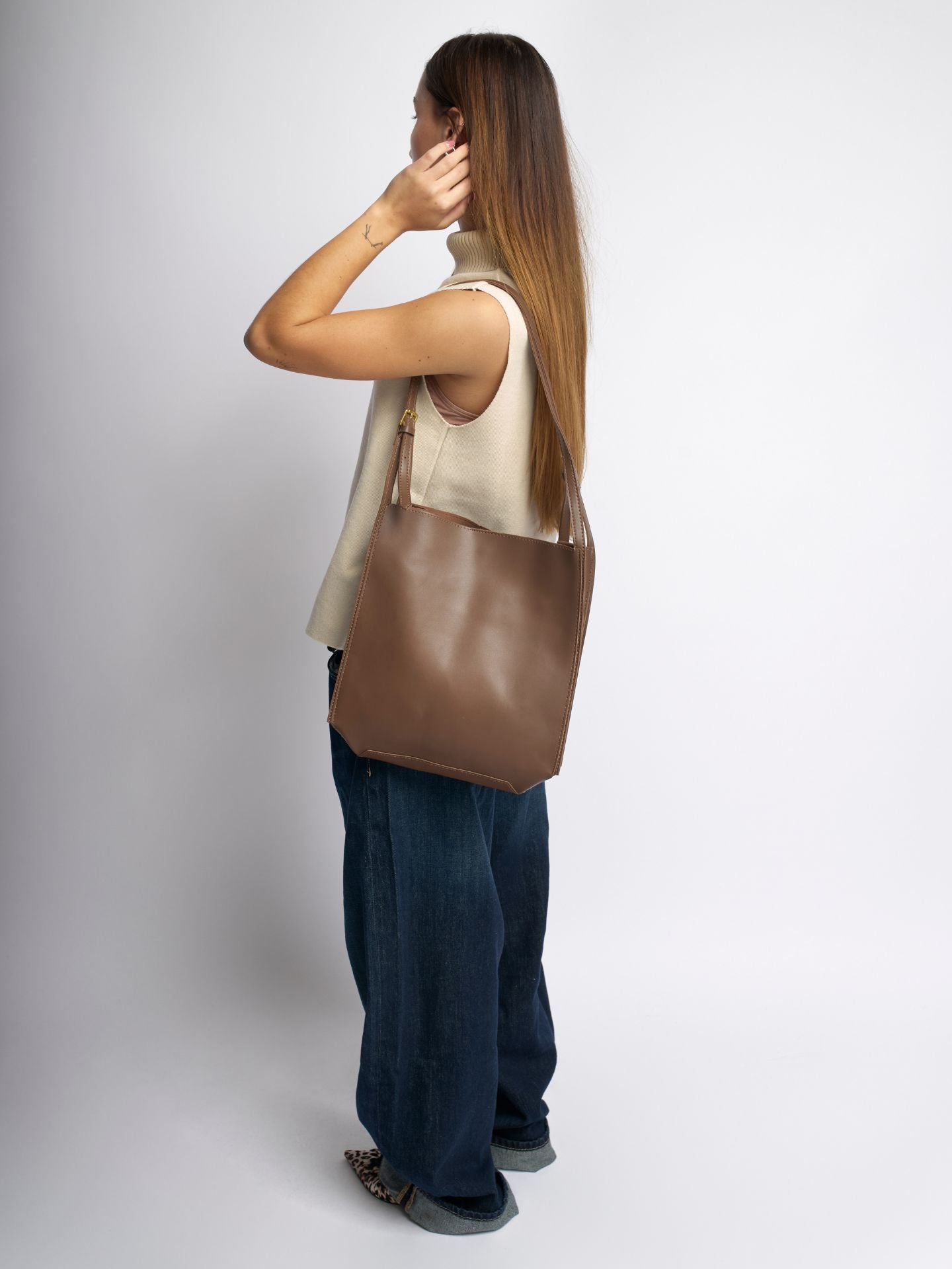Minimalistische Schultertasche Damen – Schwarz & Braun, Geräumig & Elegant