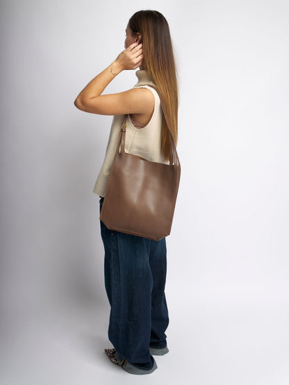 Minimalistische Schultertasche Damen – Schwarz & Braun, Geräumig & Elegant