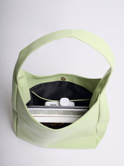 Geräumige Schwarze Schultertasche aus Veganer Leder – Minimalistisches Design