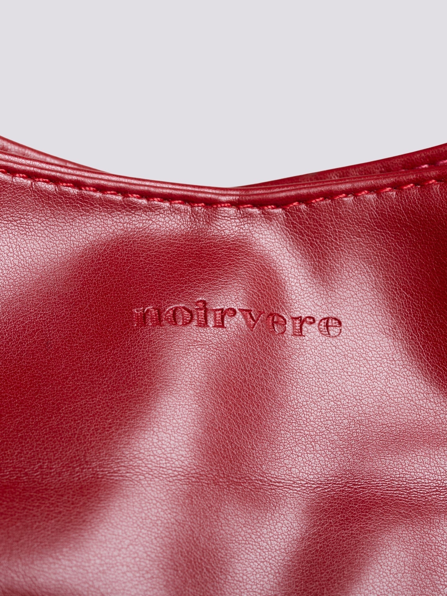 Minimalistische Hobo Schultertasche – Vegane Damen Tasche mit zeitlosem Design