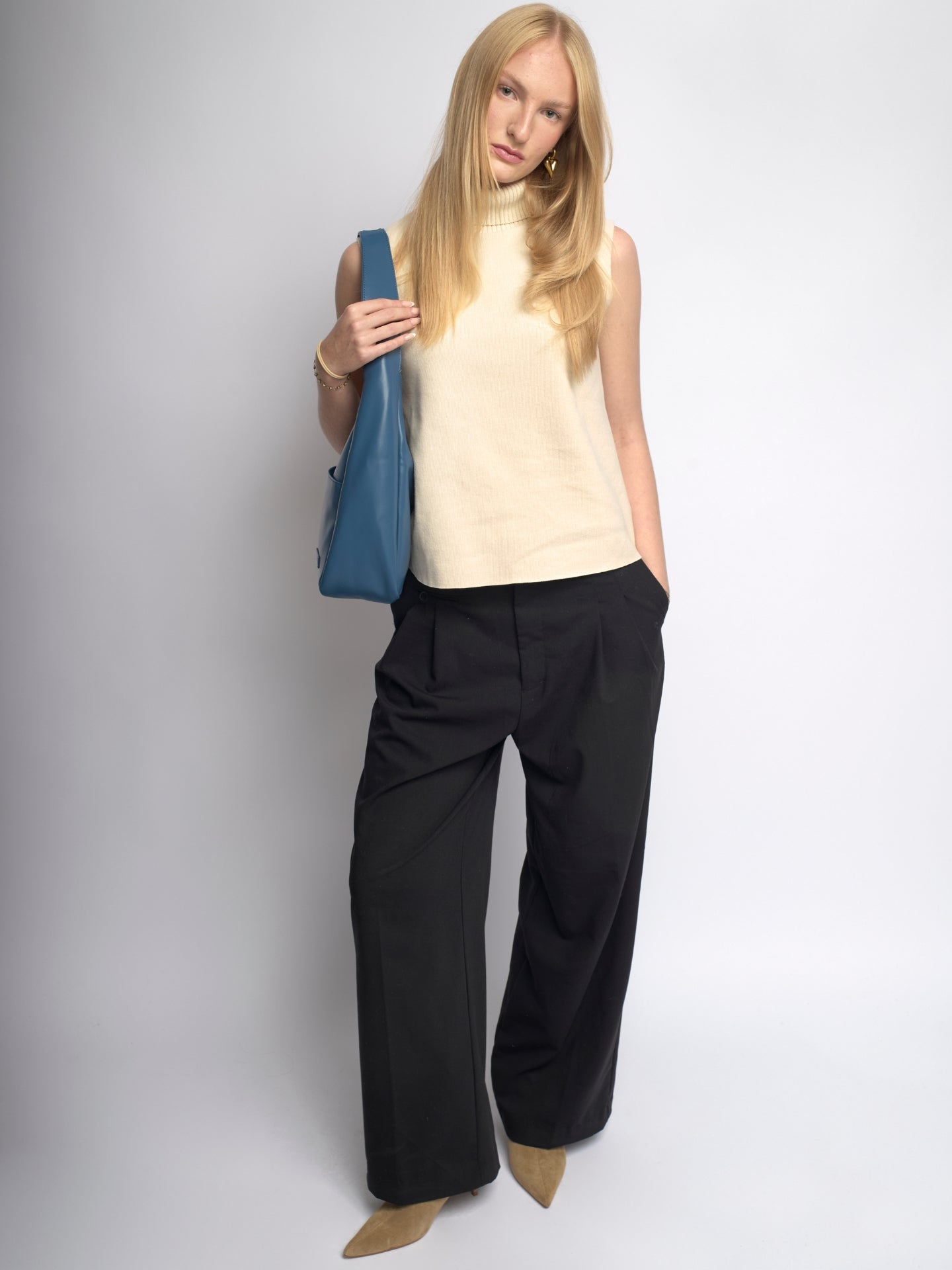 Geräumige Schwarze Schultertasche aus Veganer Leder – Minimalistisches Design
