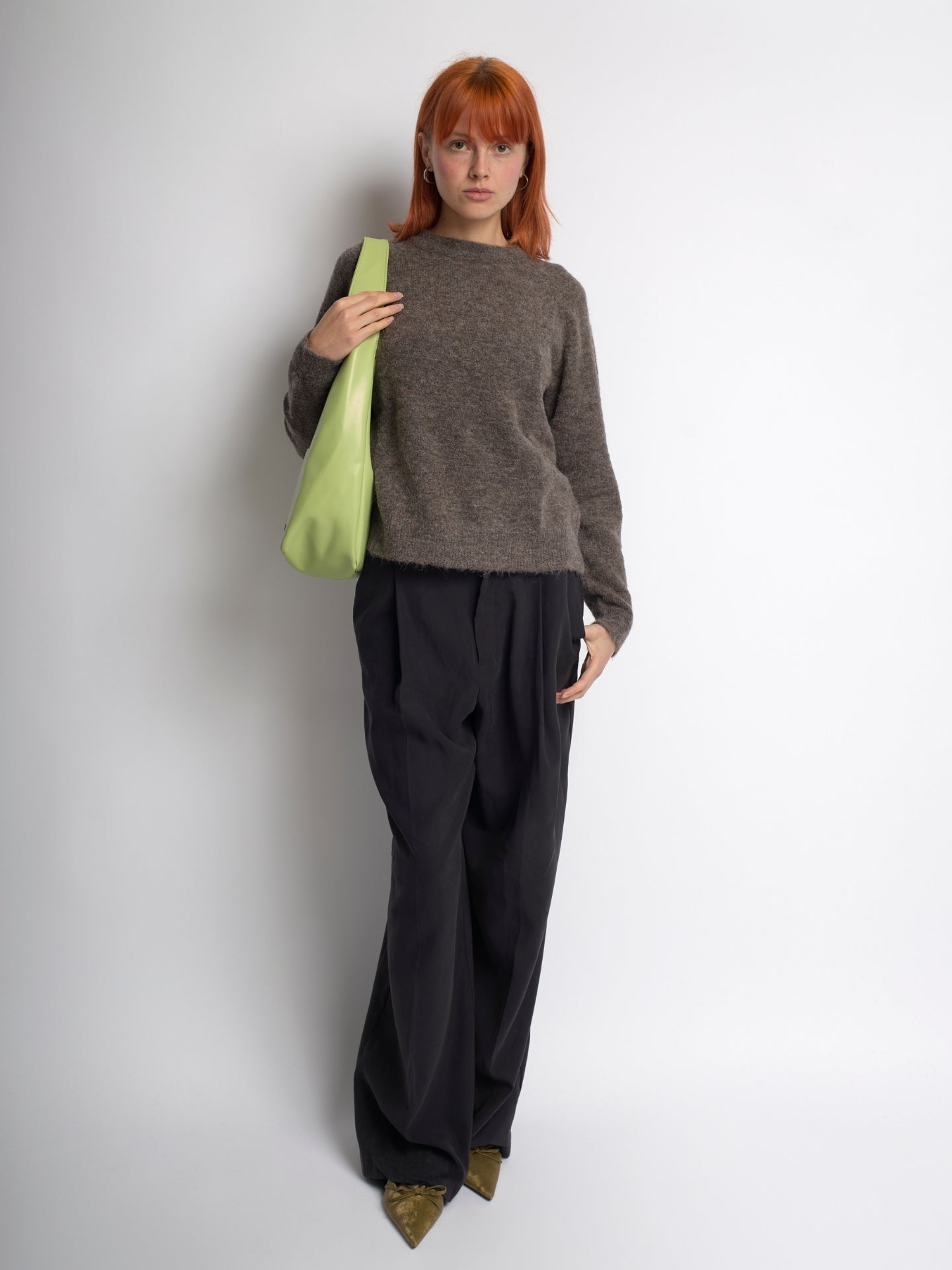 Geräumige Schwarze Schultertasche aus Veganer Leder – Minimalistisches Design