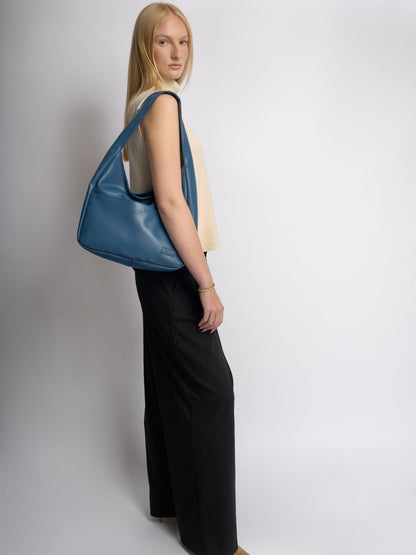 Geräumige Schwarze Schultertasche aus Veganer Leder – Minimalistisches Design