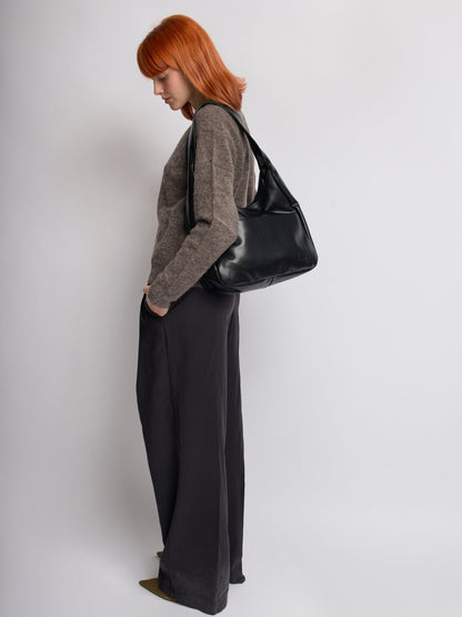 Geräumige Schwarze Schultertasche aus Veganer Leder – Minimalistisches Design