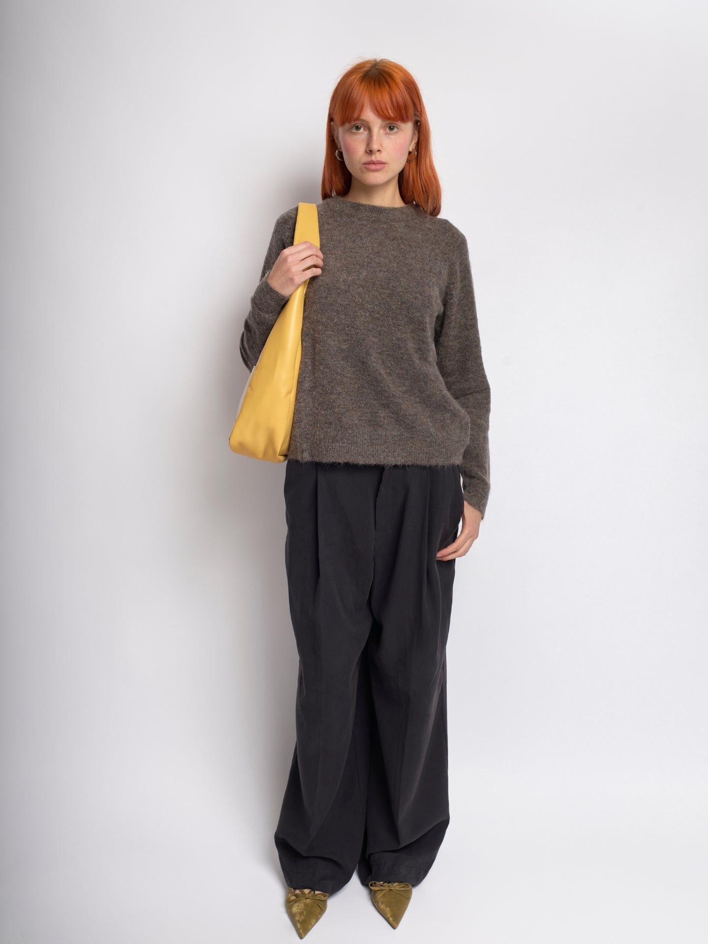 Geräumige Schwarze Schultertasche aus Veganer Leder – Minimalistisches Design