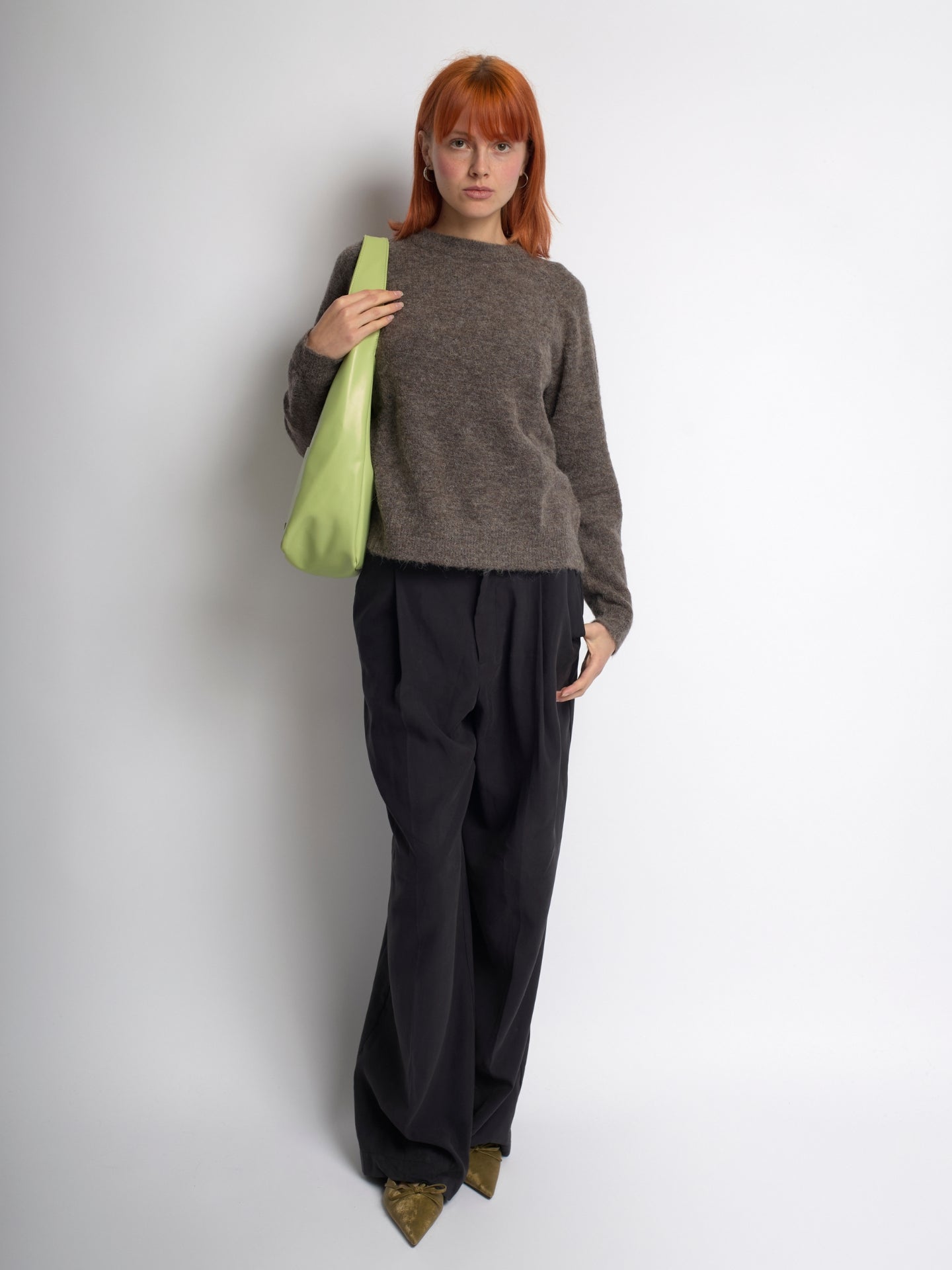 Geräumige Schwarze Schultertasche aus Veganer Leder – Minimalistisches Design