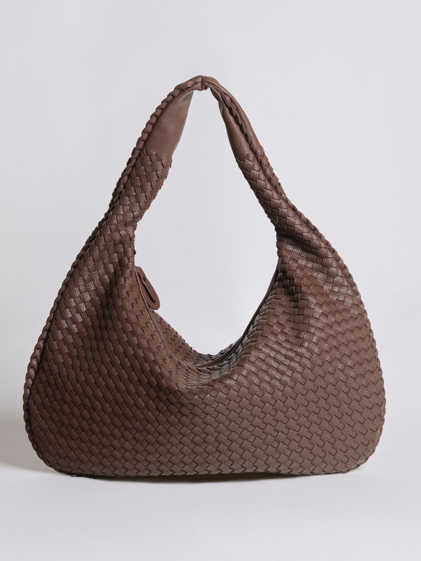 Luxuriöse Geflochtene Schultertasche für Damen – Schwarz und Rot – Geräumig & Stilvoll