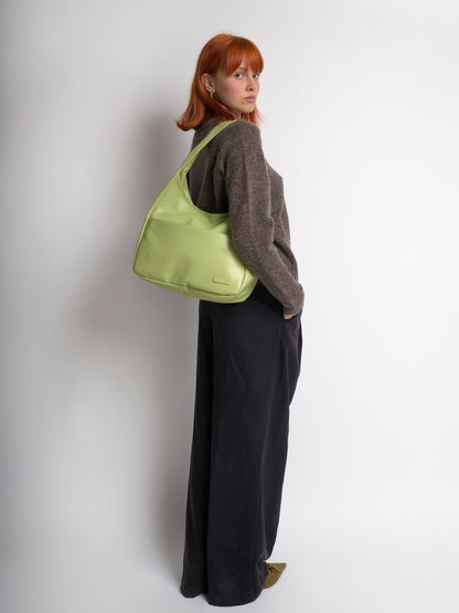 Geräumige Schwarze Schultertasche aus Veganer Leder – Minimalistisches Design