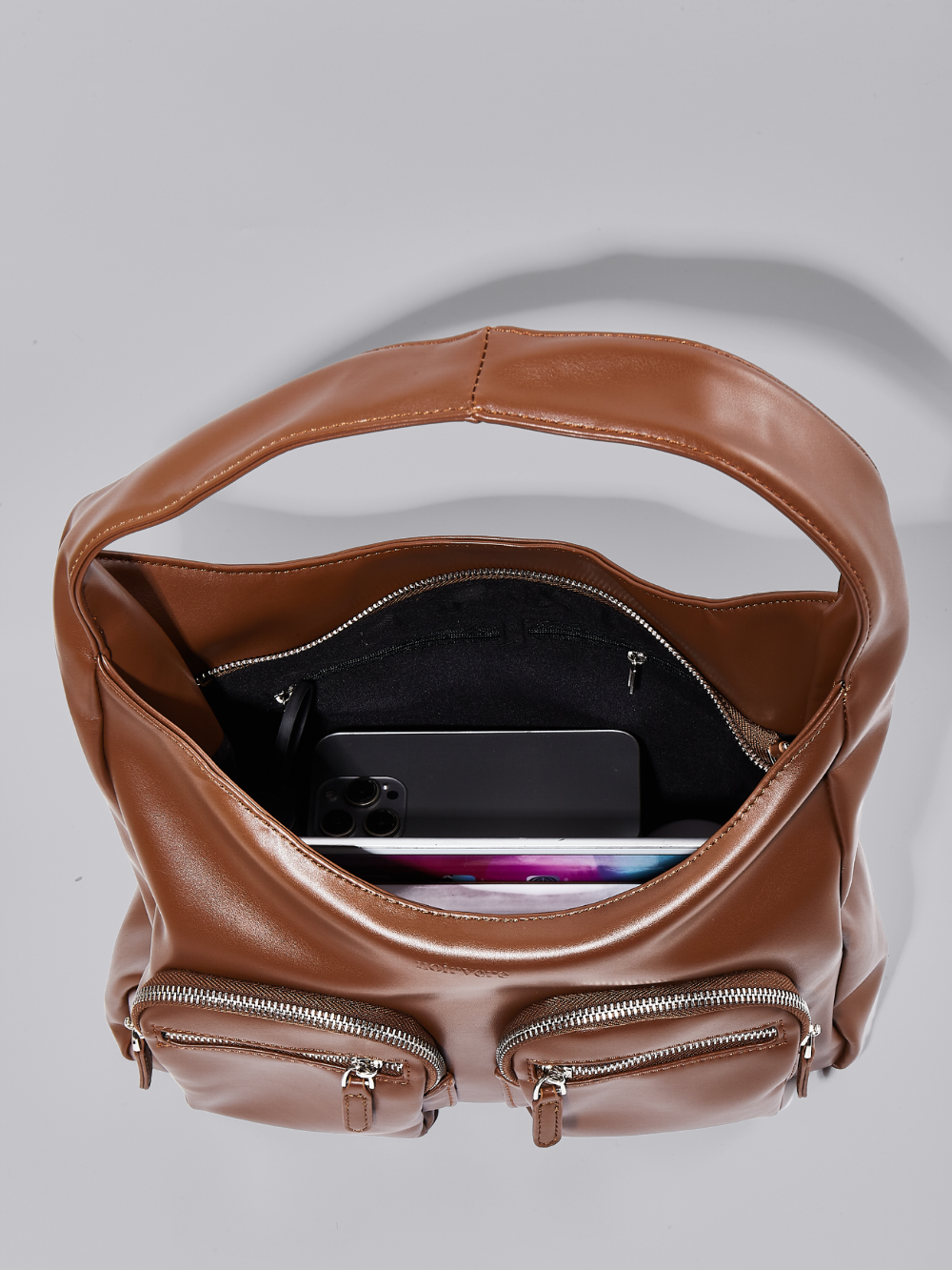 Moderne Schultertasche Damen mit Fronttaschen – Veganes Leder in Schwarz & Rot