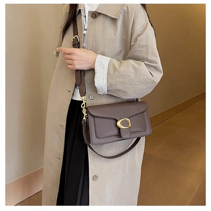 Vegane Umhängetasche mit goldener Schnalle – Stilvolle Crossbody Bag für Damen