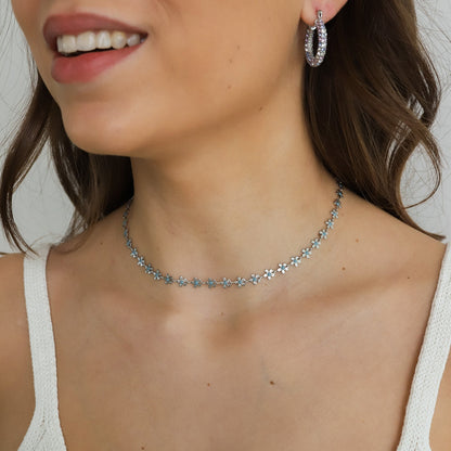 Goldene Blumenkette mit Türkis-Emaille – Eleganter Sommerschmuck für Damen