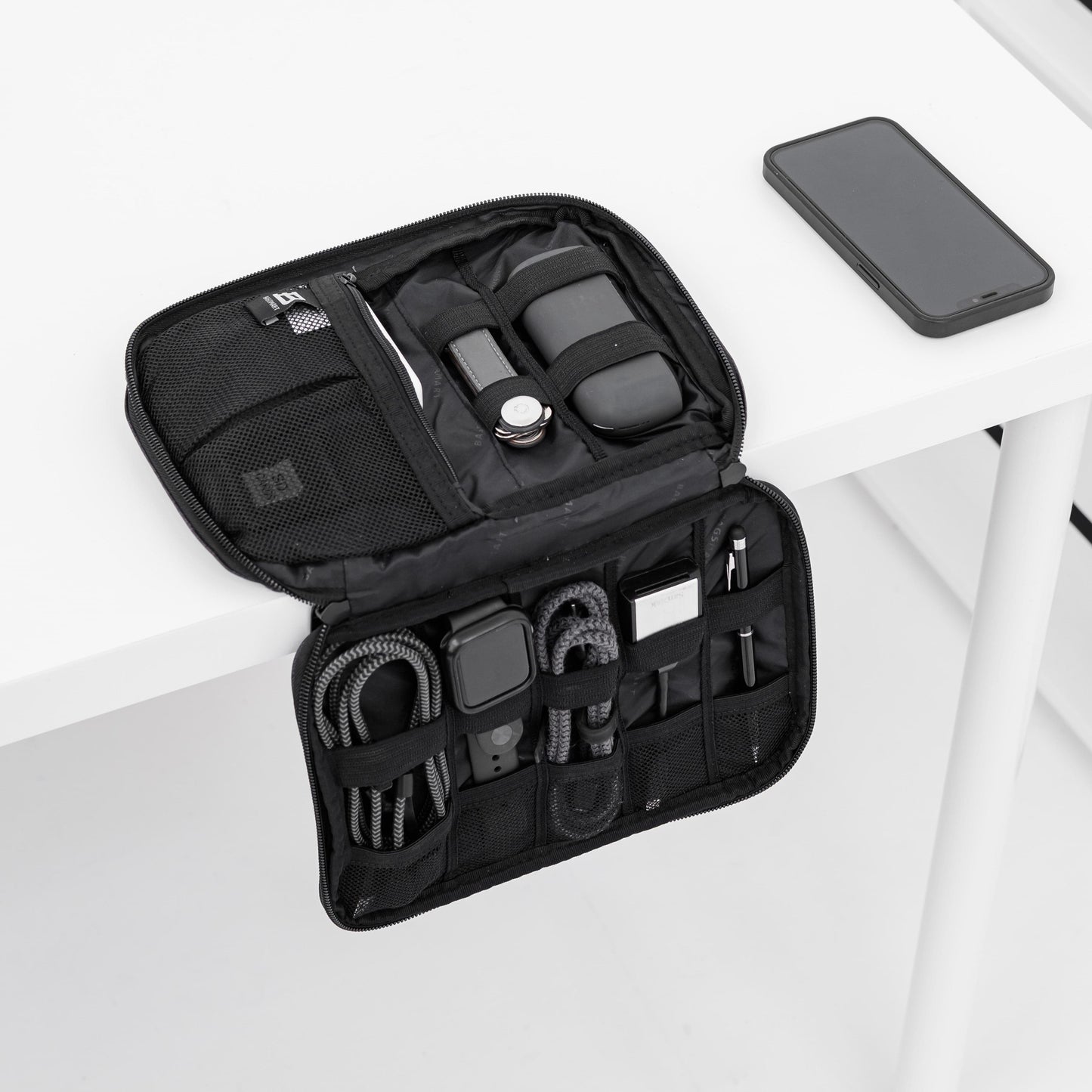 Tech Organizer – Wasserdichte Kabeltas für Reisen & Alltag