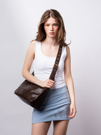 Schwarze Schultertasche Damen – Minimalistisches & geräumiges Design aus veganem Leder