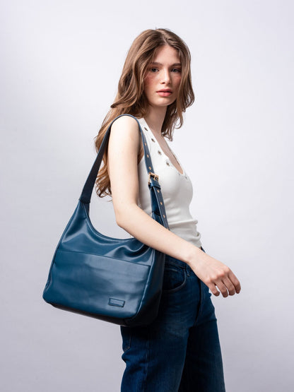 Schwarze Schultertasche Damen – Minimalistisches & geräumiges Design aus veganem Leder