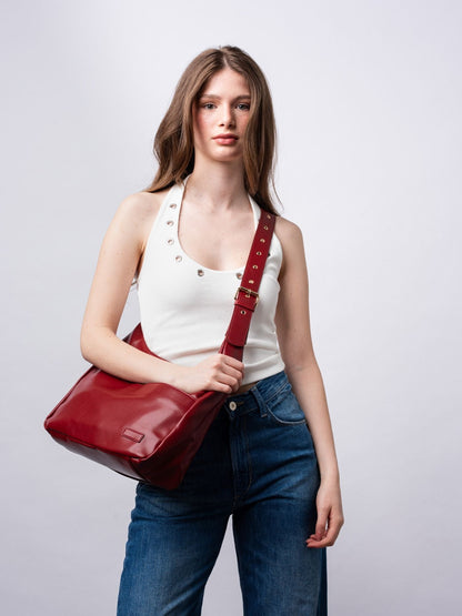 Schwarze Schultertasche Damen – Minimalistisches & geräumiges Design aus veganem Leder