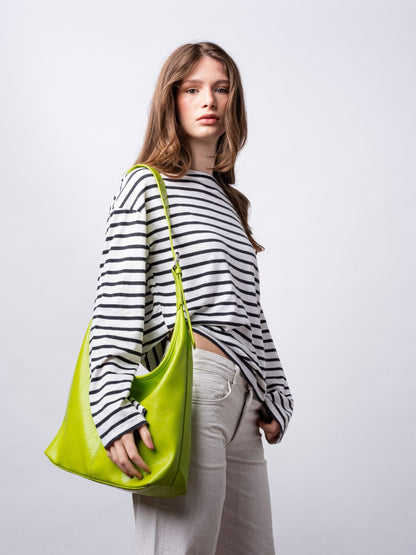 Schwarze Schultertasche Damen – Minimalistisches Design & viel Stauraum