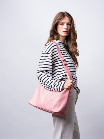 Schwarze Schultertasche Damen – Minimalistisches Design & viel Stauraum